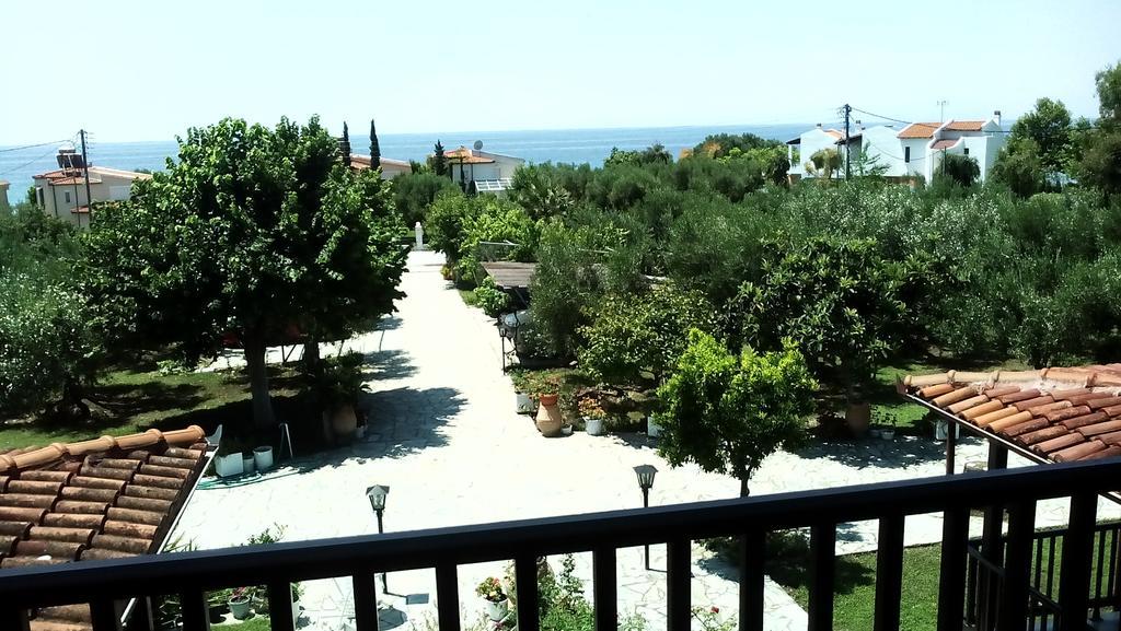 Nireas Apartment Nea Skioni Exterior photo